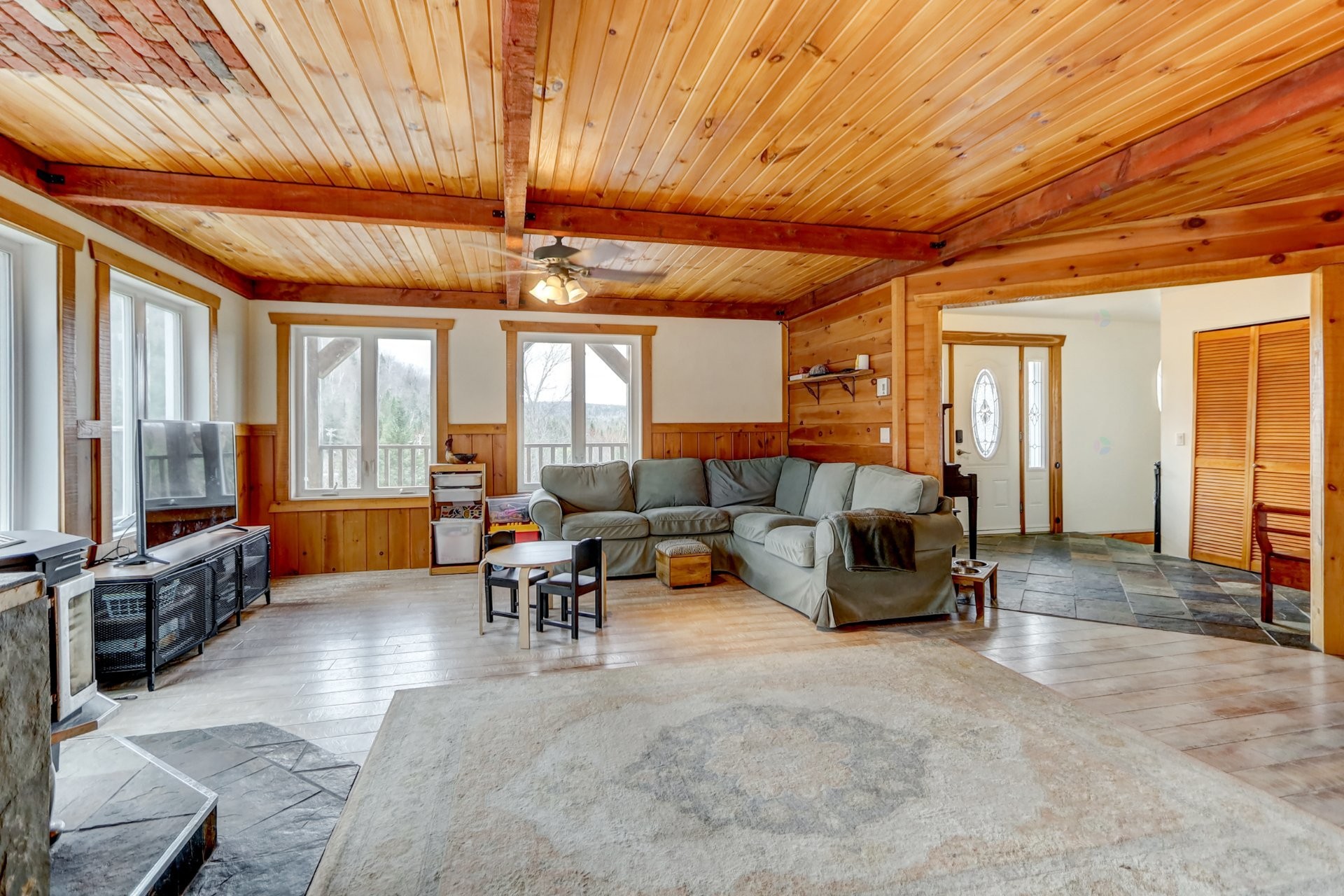 Living Room - 2120Z Ch. Du Golf, Sainte-Lucie-Des-Laurentides, QC