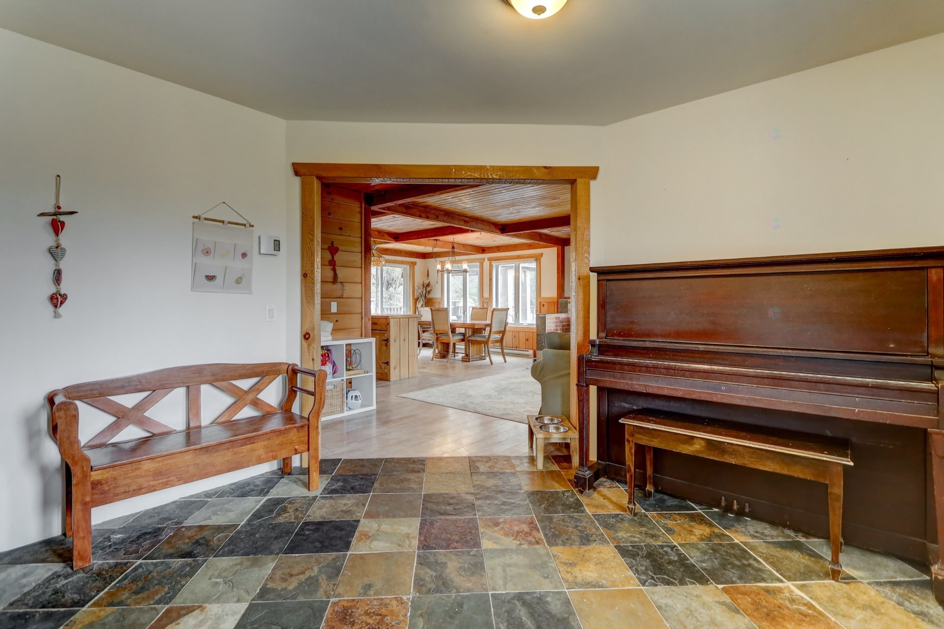 Mud Room - 2120Z Ch. Du Golf, Sainte-Lucie-Des-Laurentides, QC