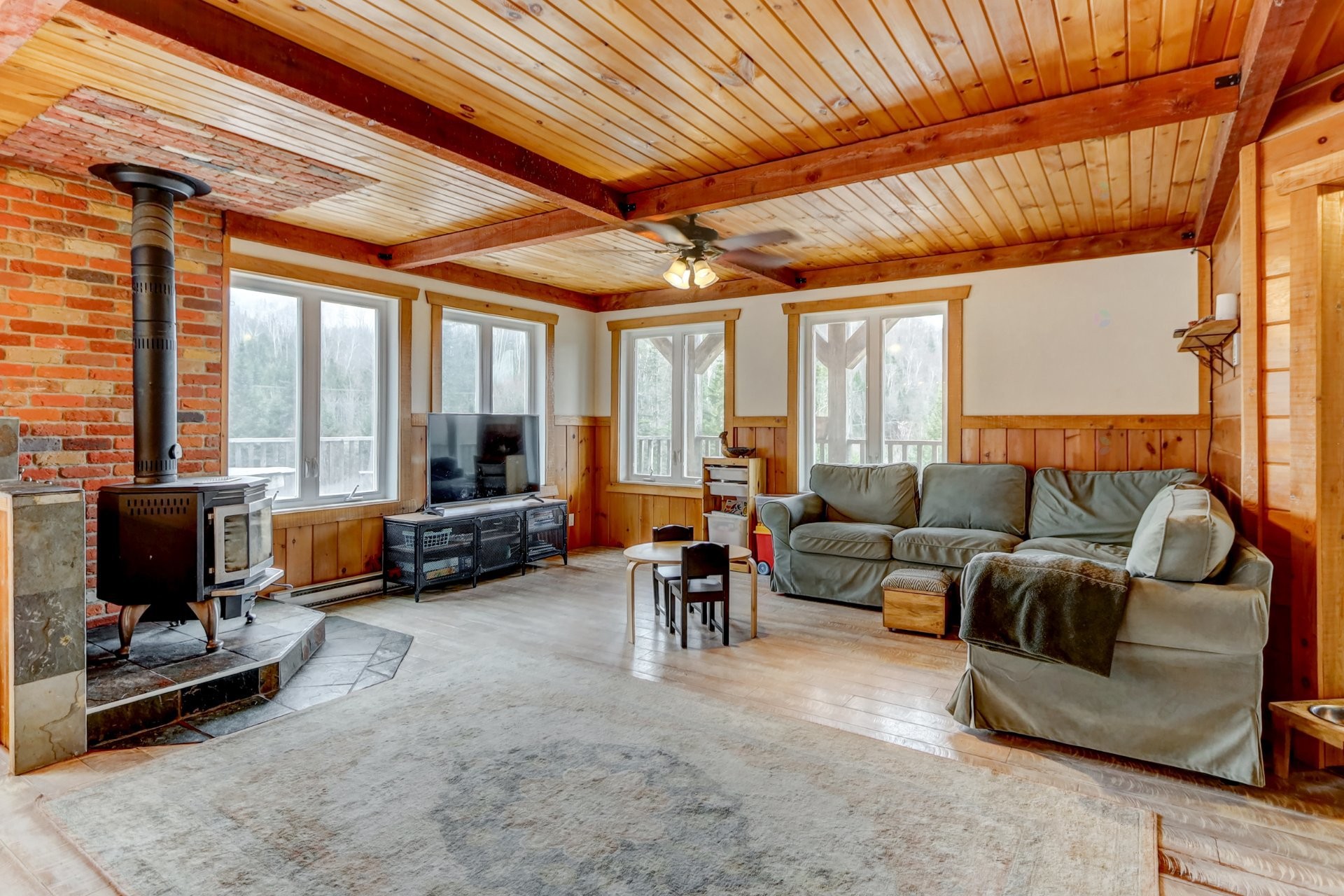 Living Room - 2120Z Ch. Du Golf, Sainte-Lucie-Des-Laurentides, QC