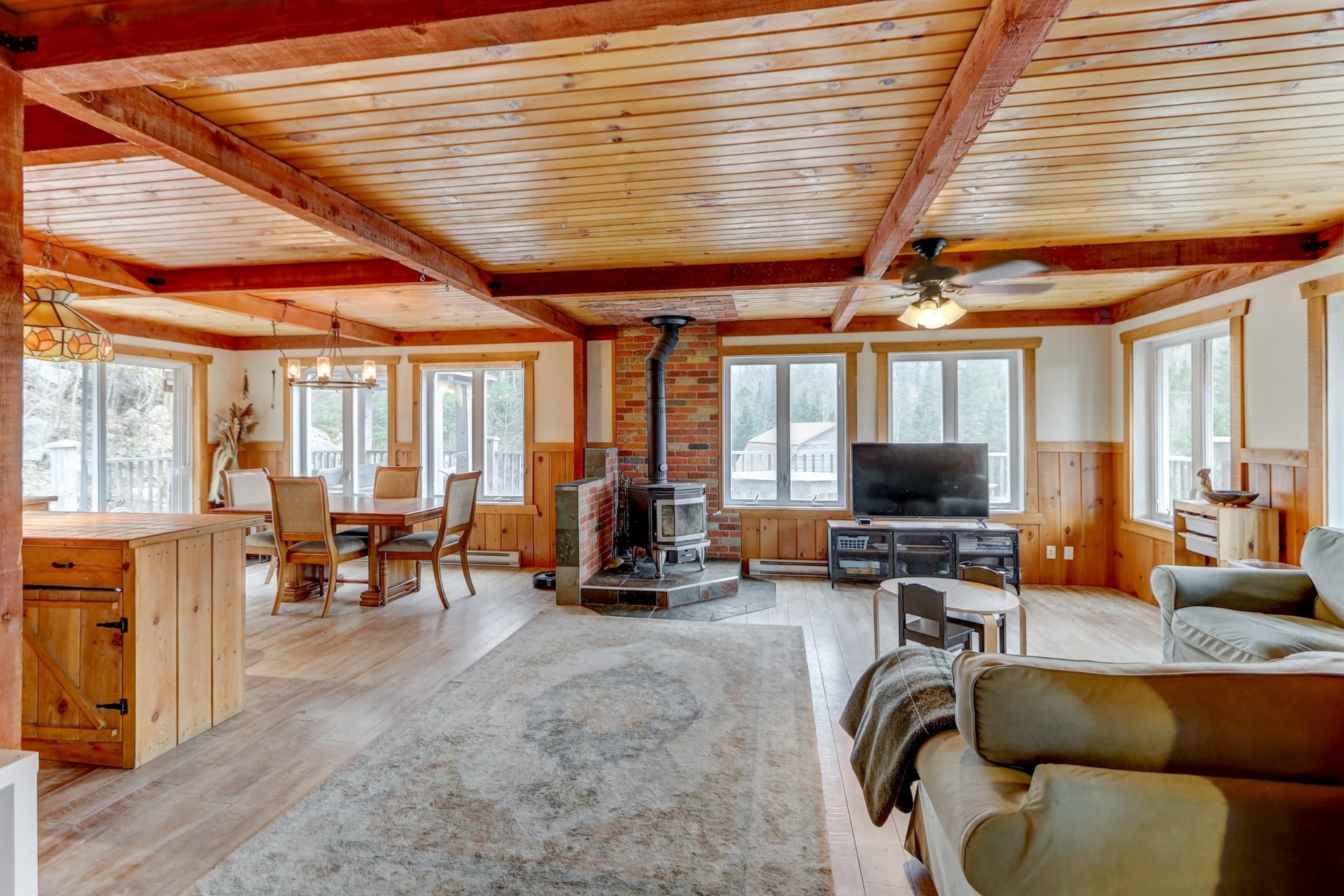 Living Room - 2120Z Ch. Du Golf, Sainte-Lucie-Des-Laurentides, QC