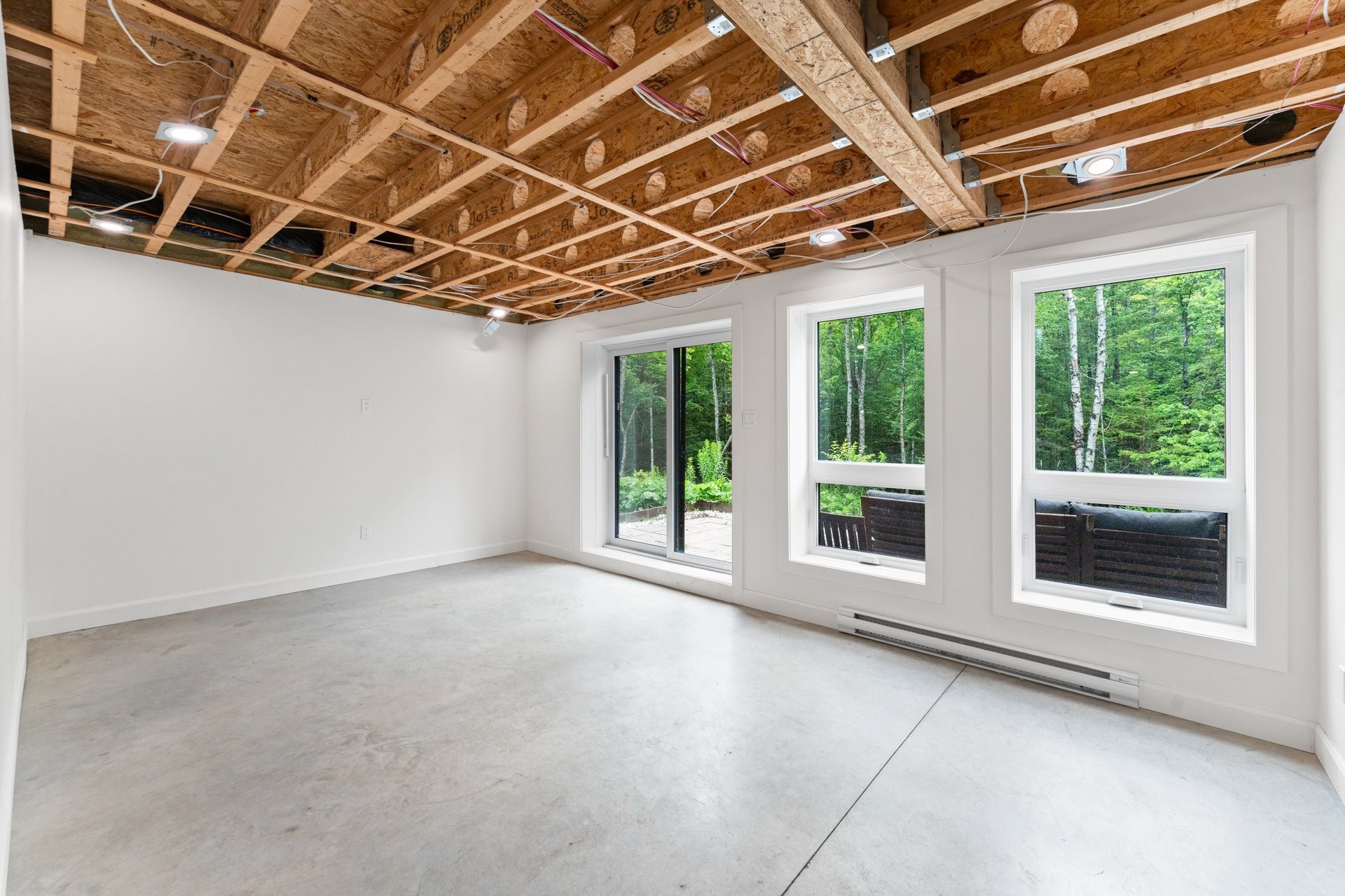 Salle familiale - 6550 Rue Apollo, Rawdon, QC - Indoor Photo Showing Other Room