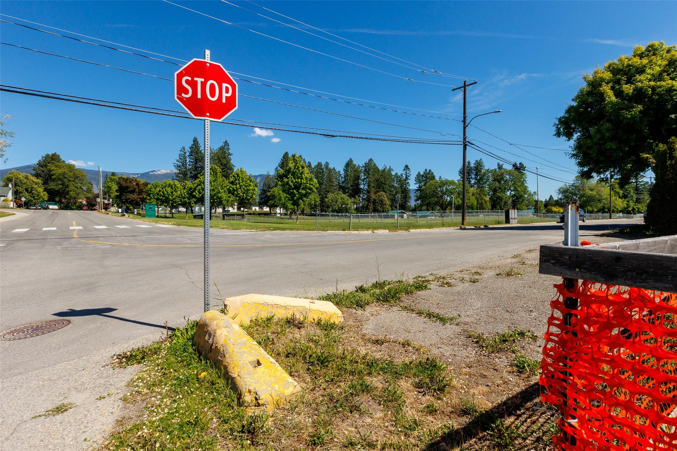 520 8Th Avenue, Creston, BC