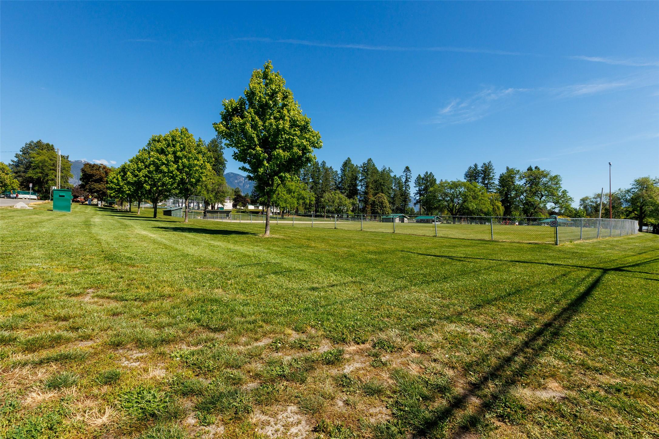 520 8Th Avenue, Creston, BC