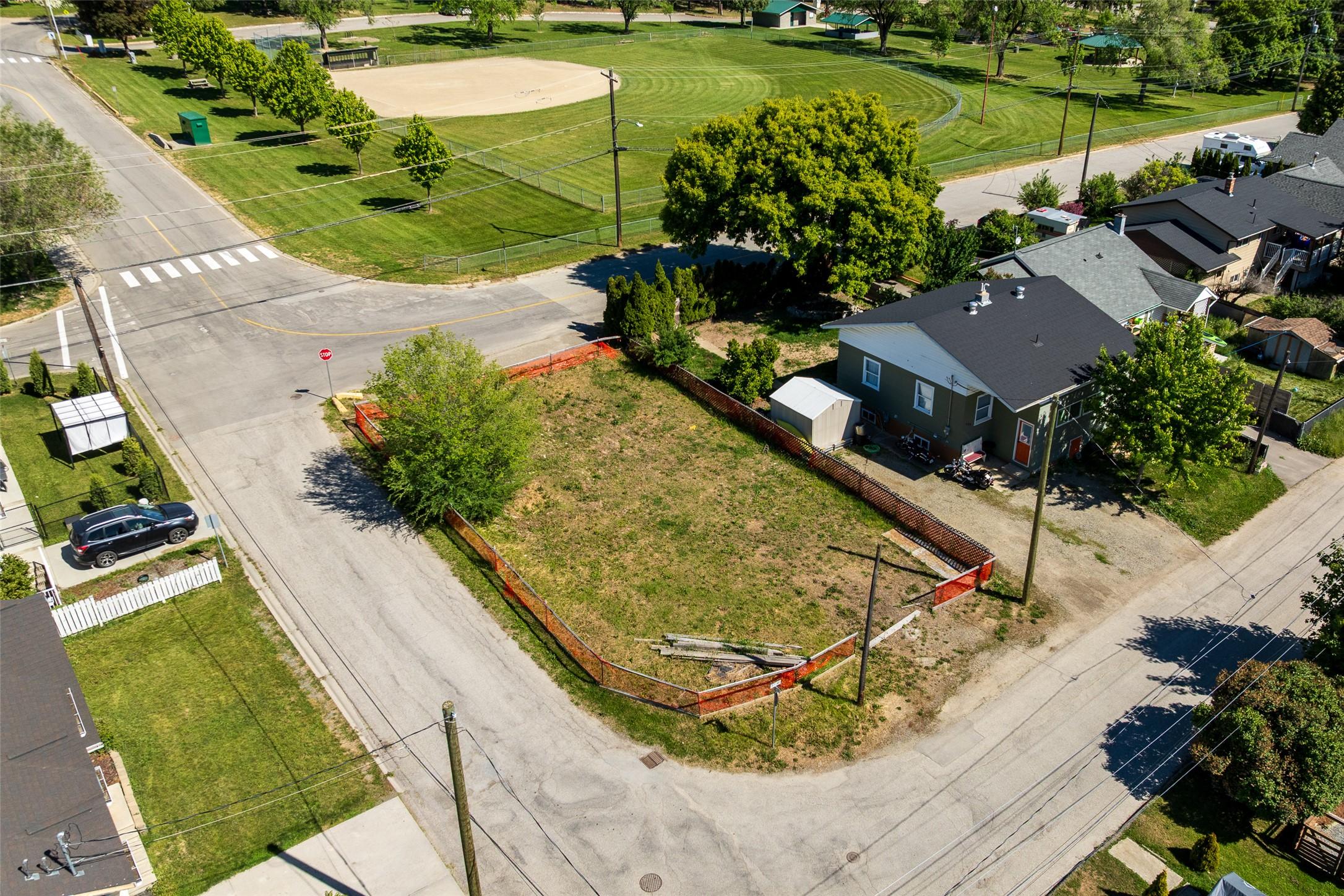 520 8Th Avenue, Creston, BC