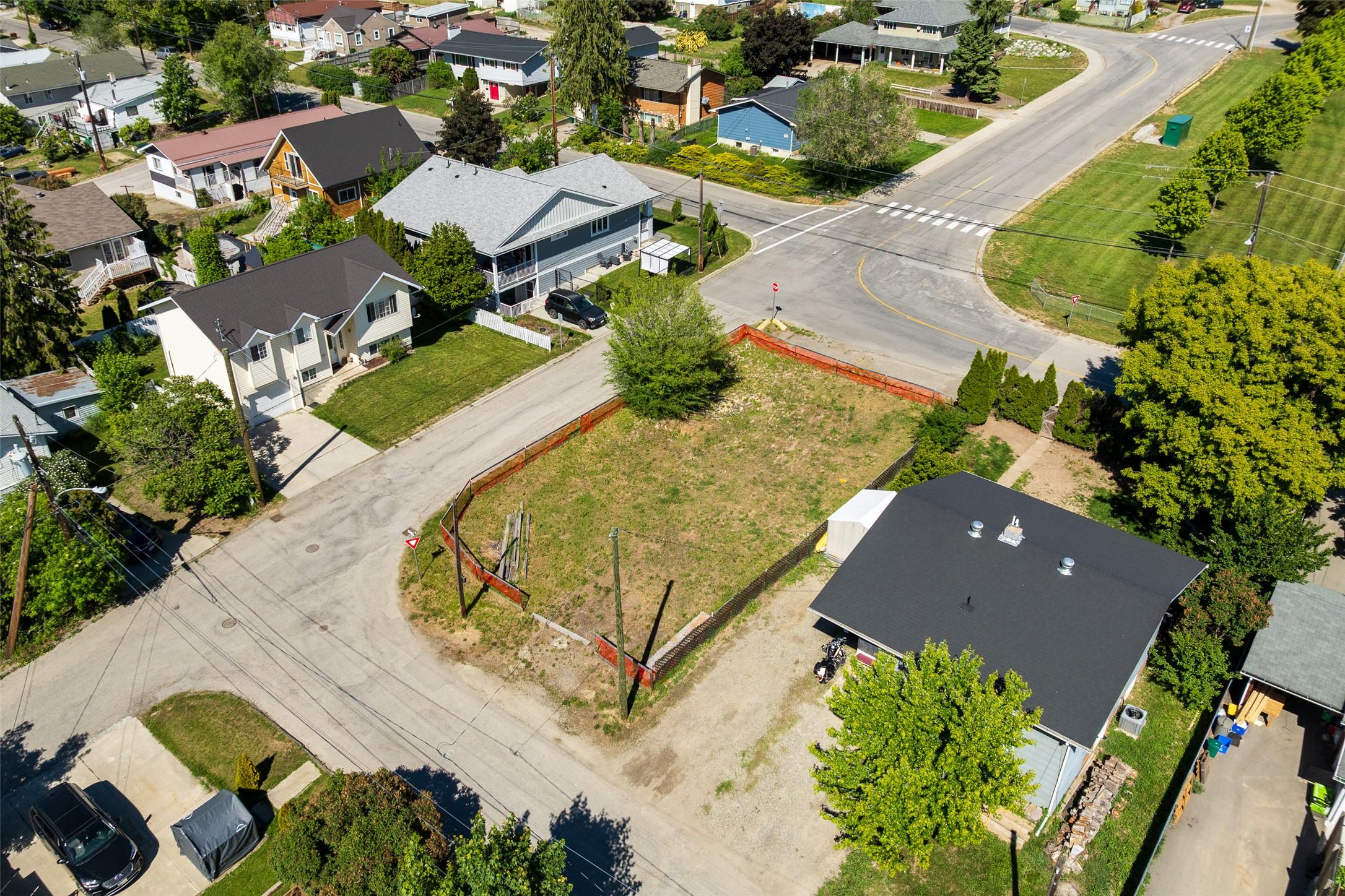 520 8Th Avenue, Creston, BC