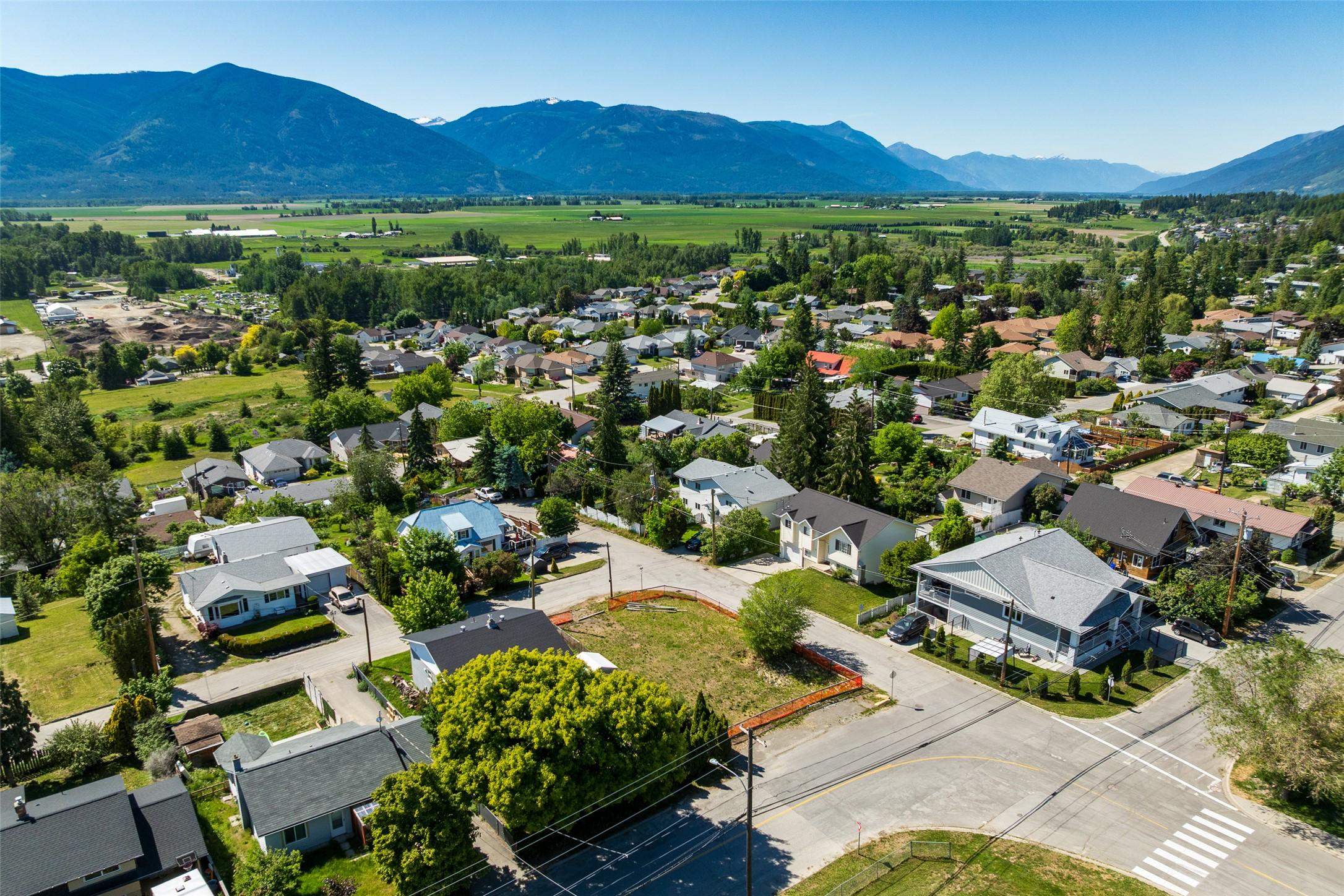 520 8Th Avenue, Creston, BC