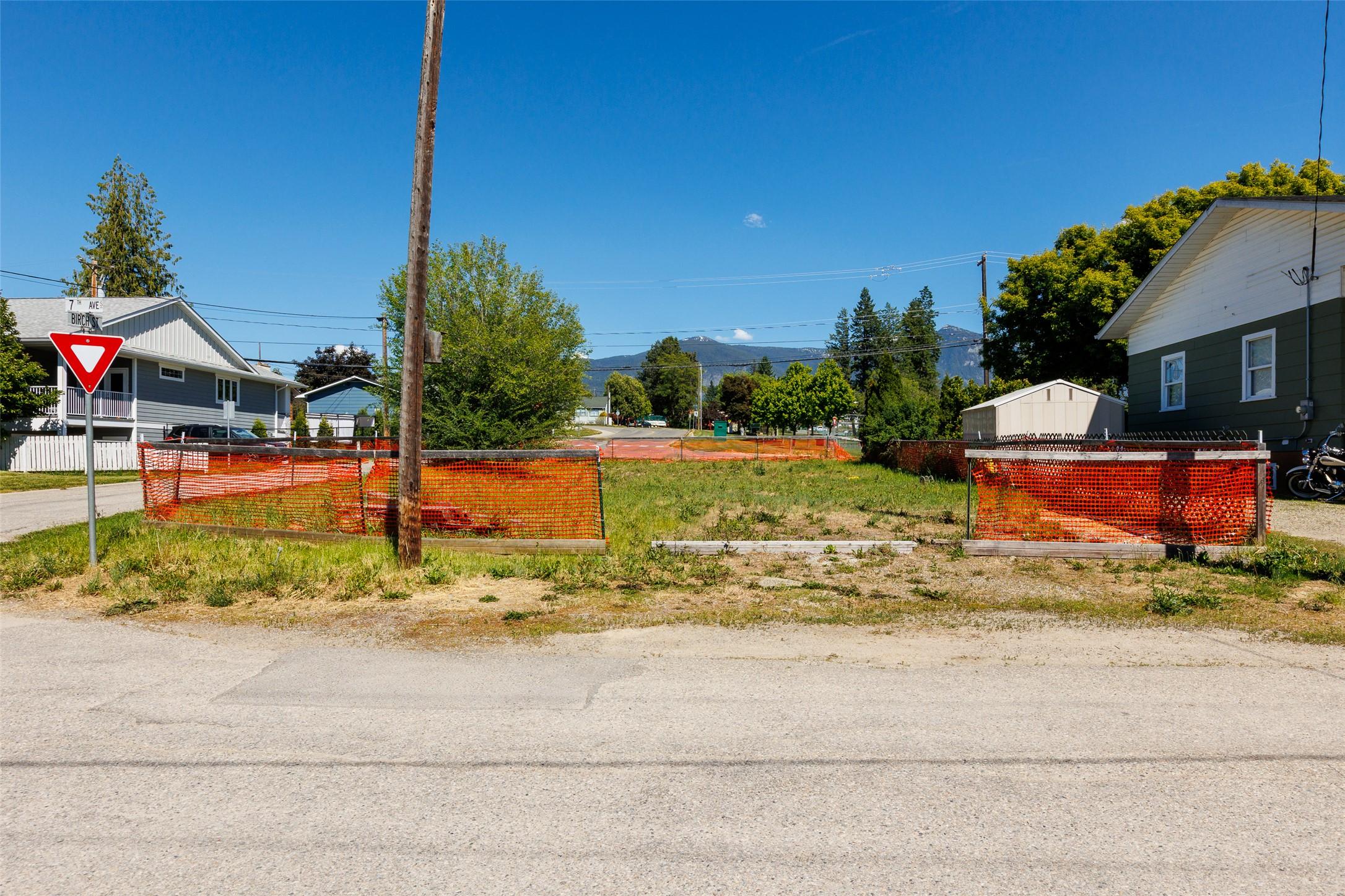520 8Th Avenue, Creston, BC