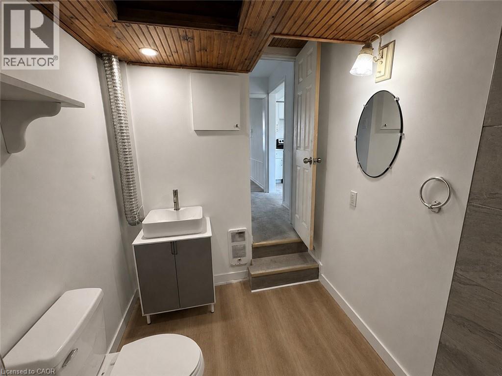 62 Samuelson Street, Cambridge, ON - Indoor Photo Showing Bathroom
