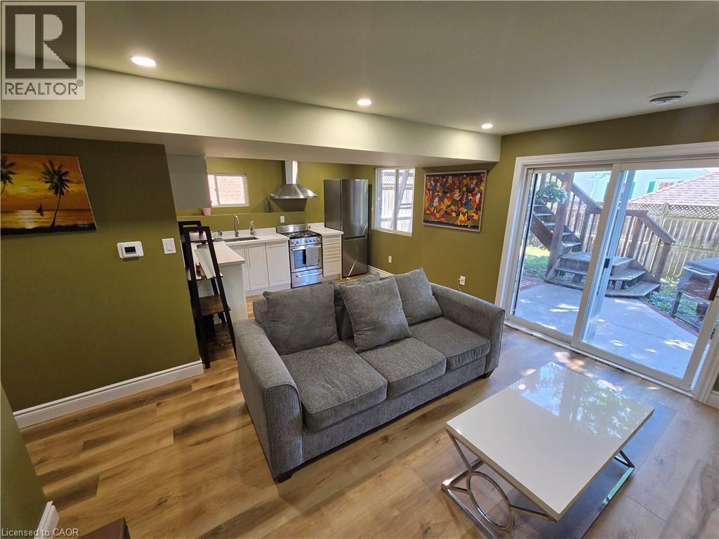 709 Windflower Crescent, Kitchener, ON - Indoor Photo Showing Living Room