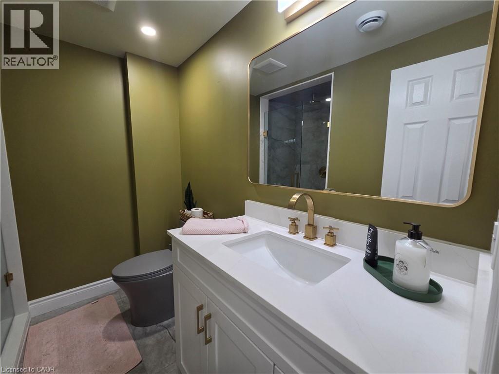 709 Windflower Crescent, Kitchener, ON - Indoor Photo Showing Bathroom