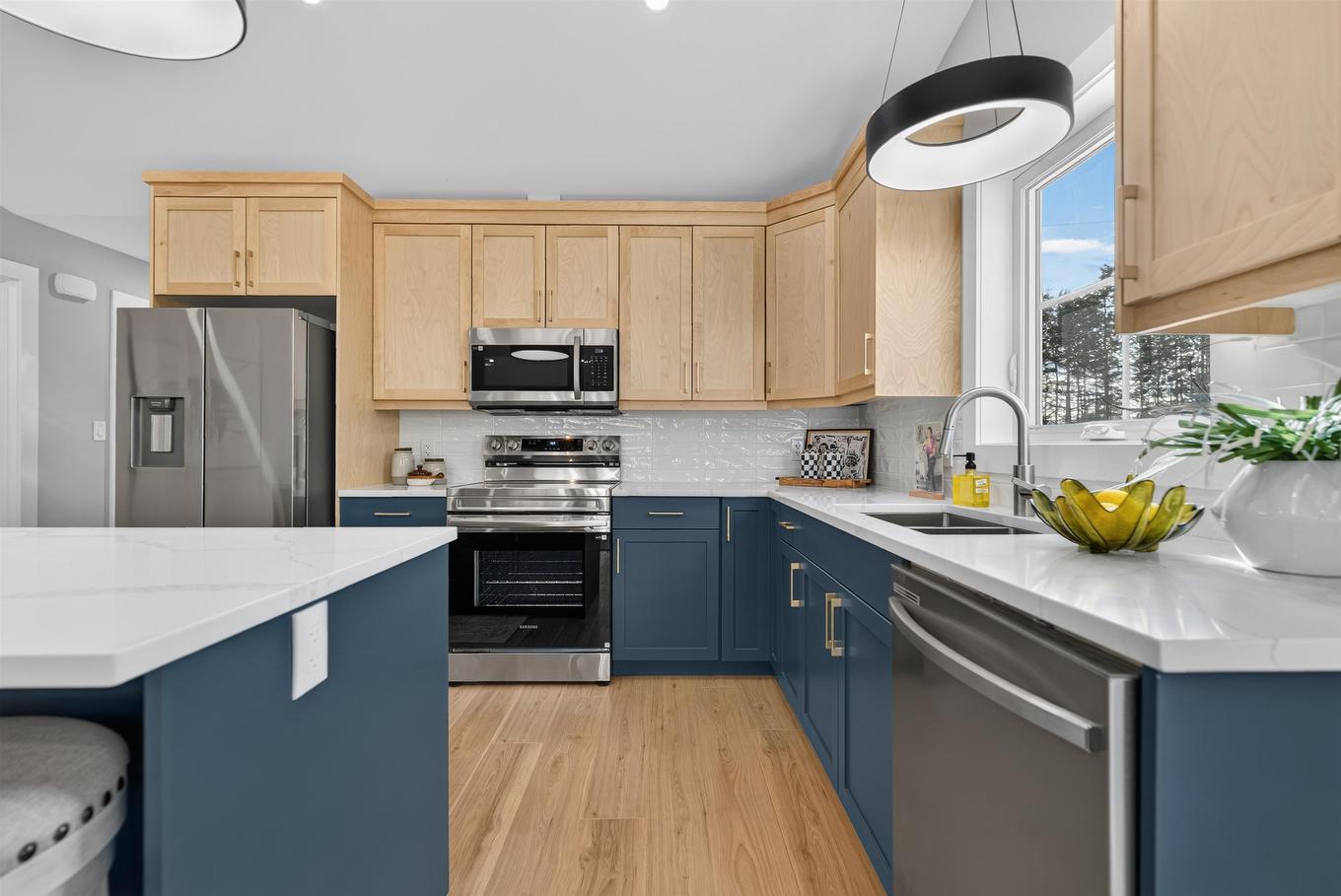 273 Colin Avenue, Summerside, PE - Indoor Photo Showing Kitchen With Double Sink With Upgraded Kitchen