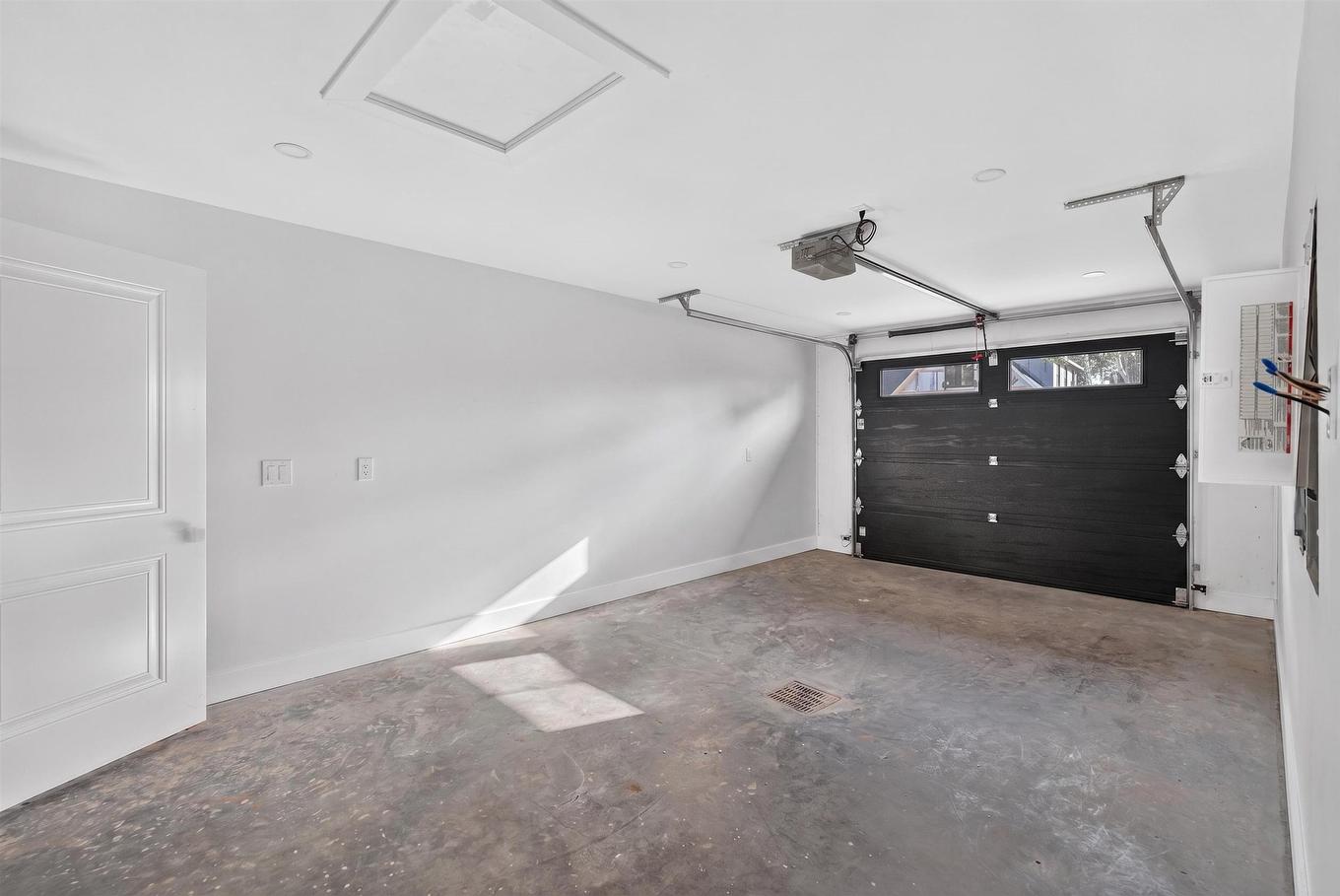 275 Colin Avenue, Summerside, PE - Indoor Photo Showing Garage
