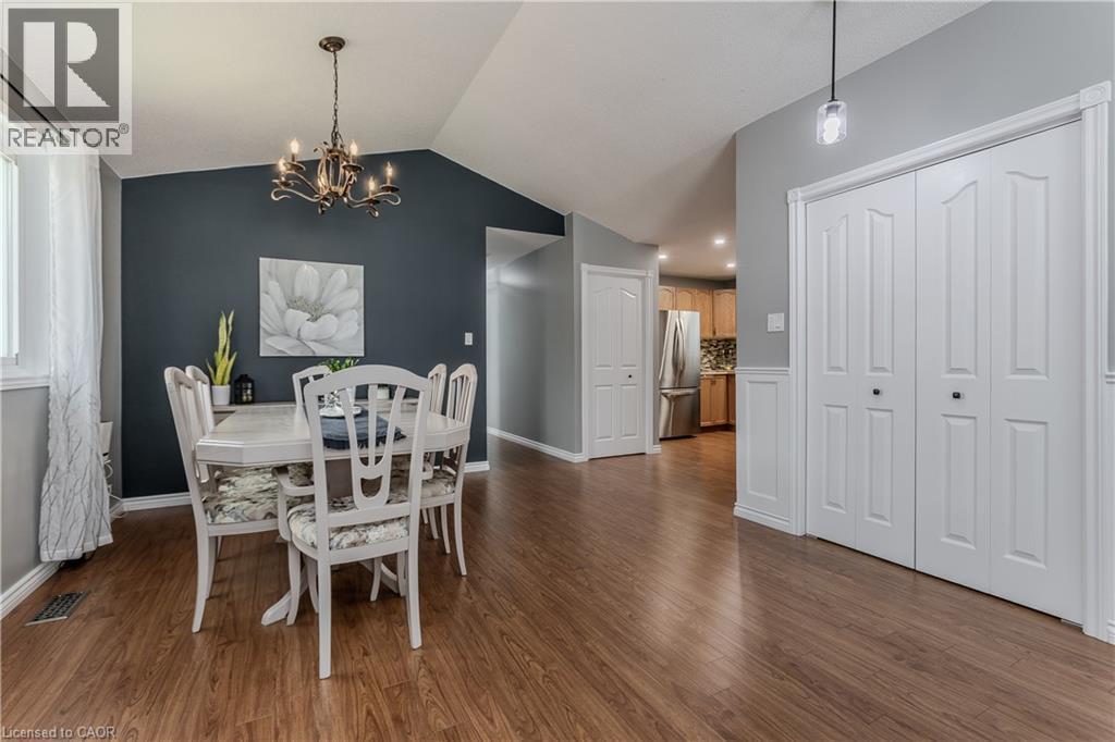 23 Annapolis Way, Hamilton, ON - Indoor Photo Showing Dining Room