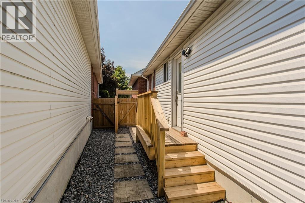 23 Annapolis Way, Hamilton, ON - Outdoor With Exterior