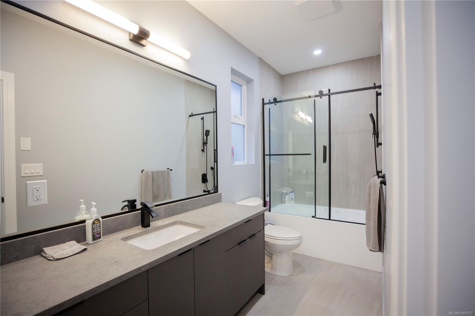 741 Snowdrop Ave, Saanich, BC