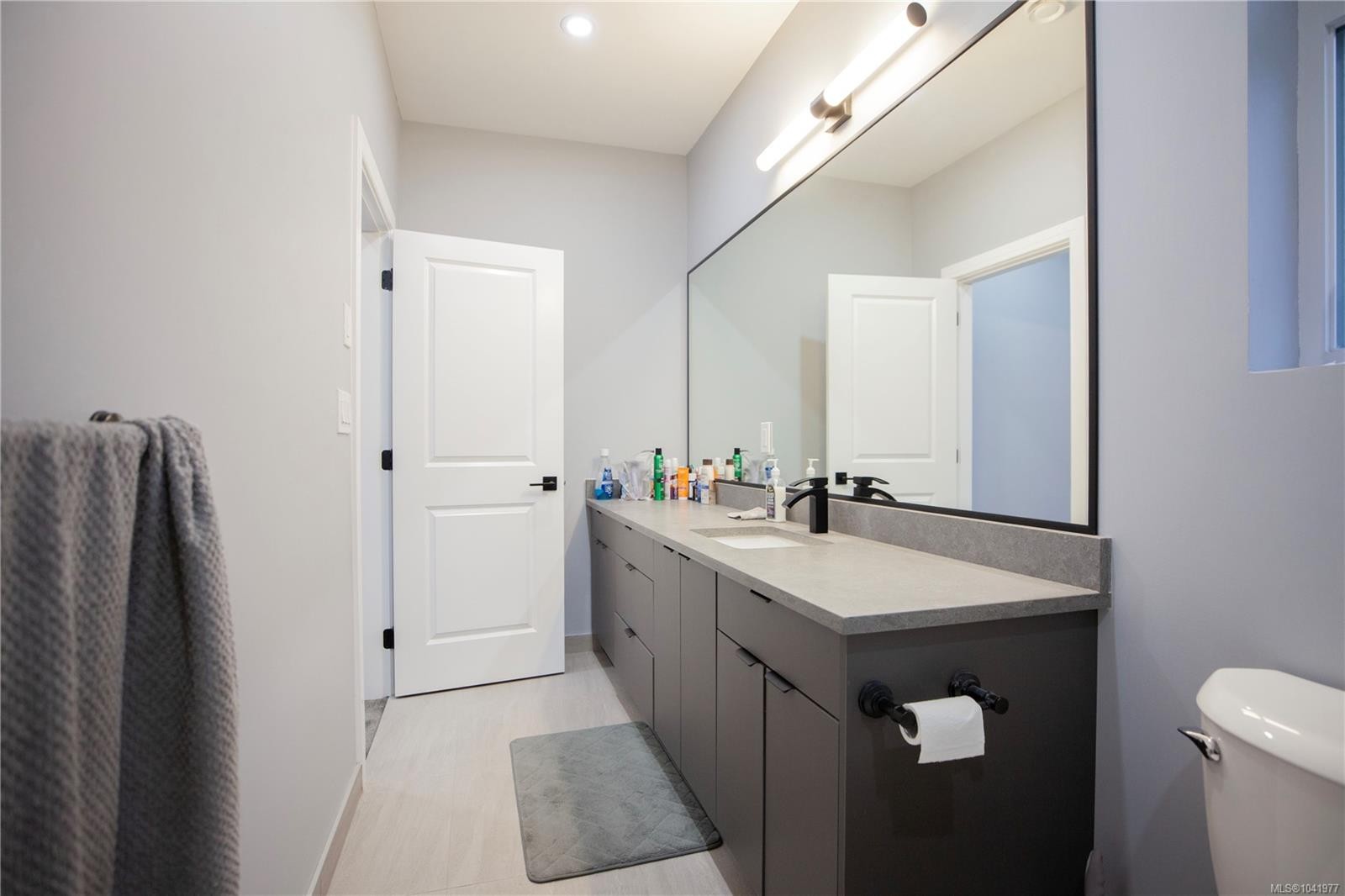 741 Snowdrop Ave, Saanich, BC