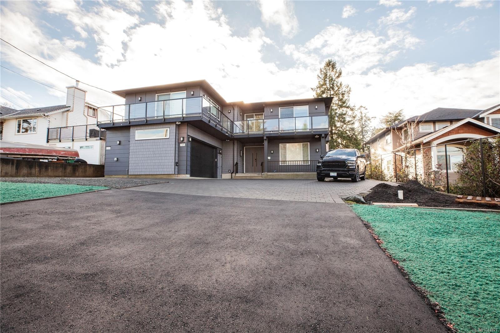 741 Snowdrop Ave, Saanich, BC
