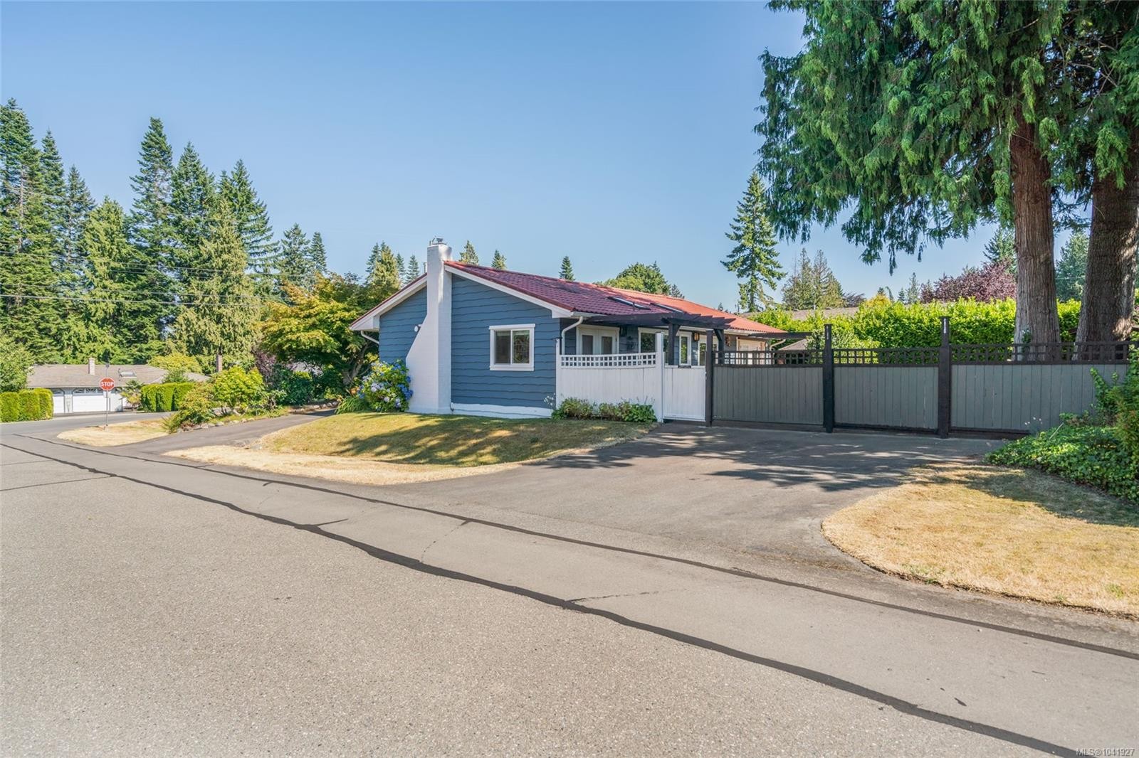 560 Eaglecrest Dr, Qualicum Beach, BC