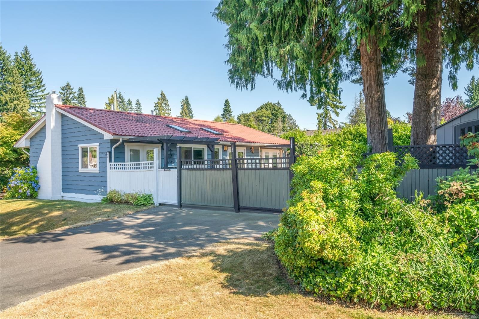 560 Eaglecrest Dr, Qualicum Beach, BC