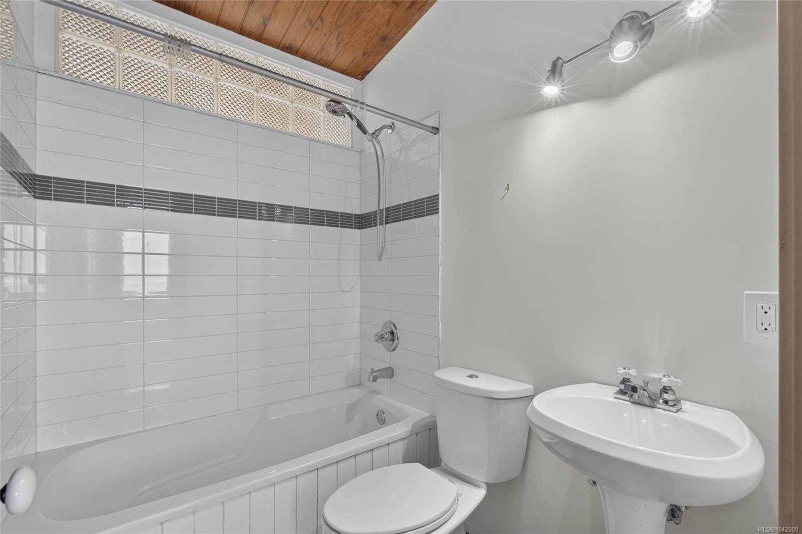 343 Lazo Rd, Comox, BC