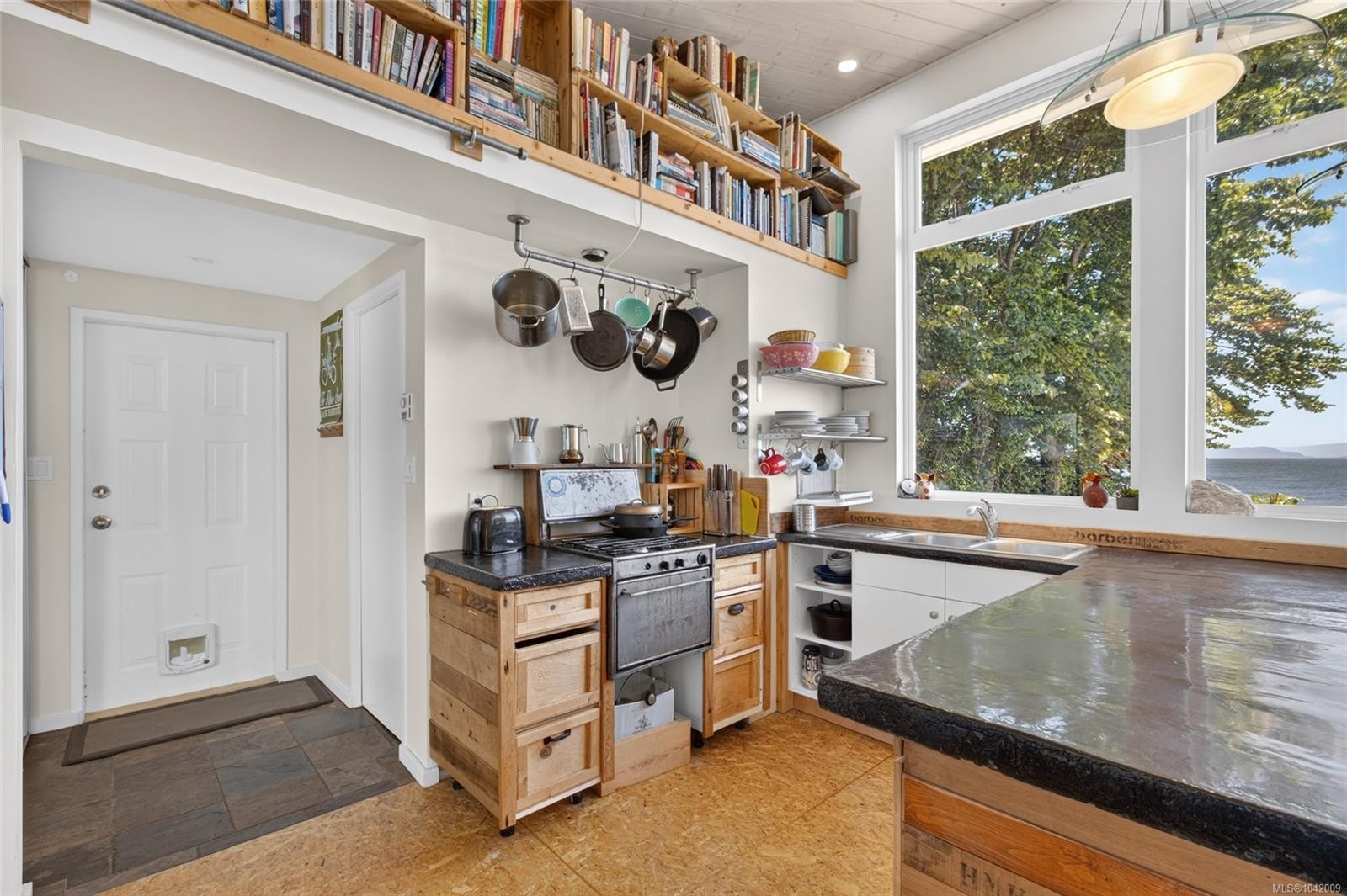 343 Lazo Rd, Comox, BC