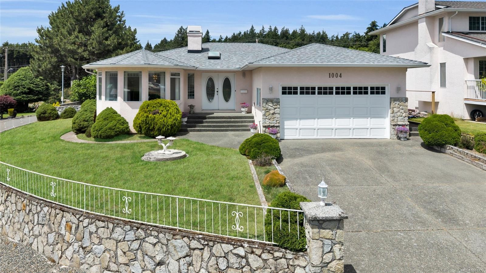 1004 Adeline Pl, Saanich, BC