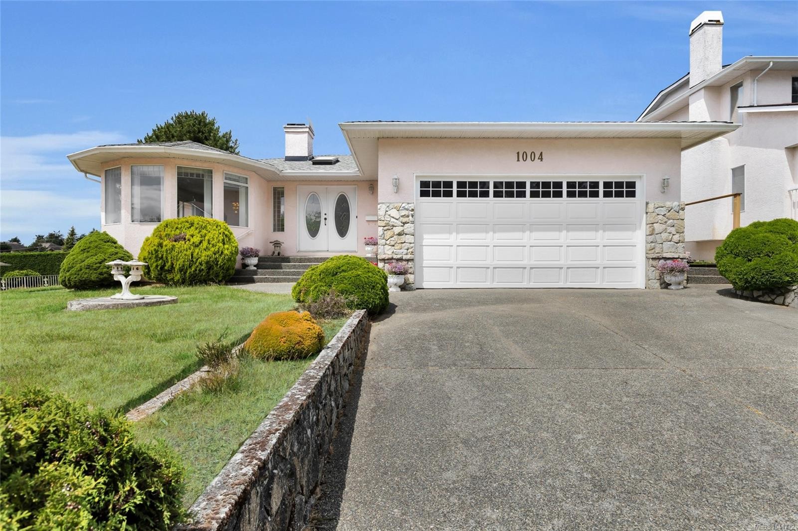 1004 Adeline Pl, Saanich, BC
