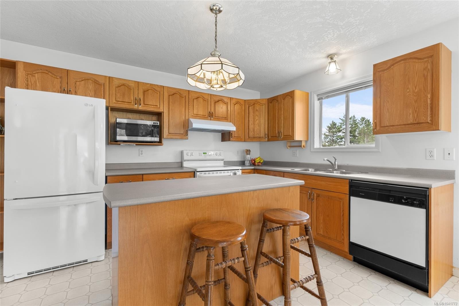 1004 Adeline Pl, Saanich, BC