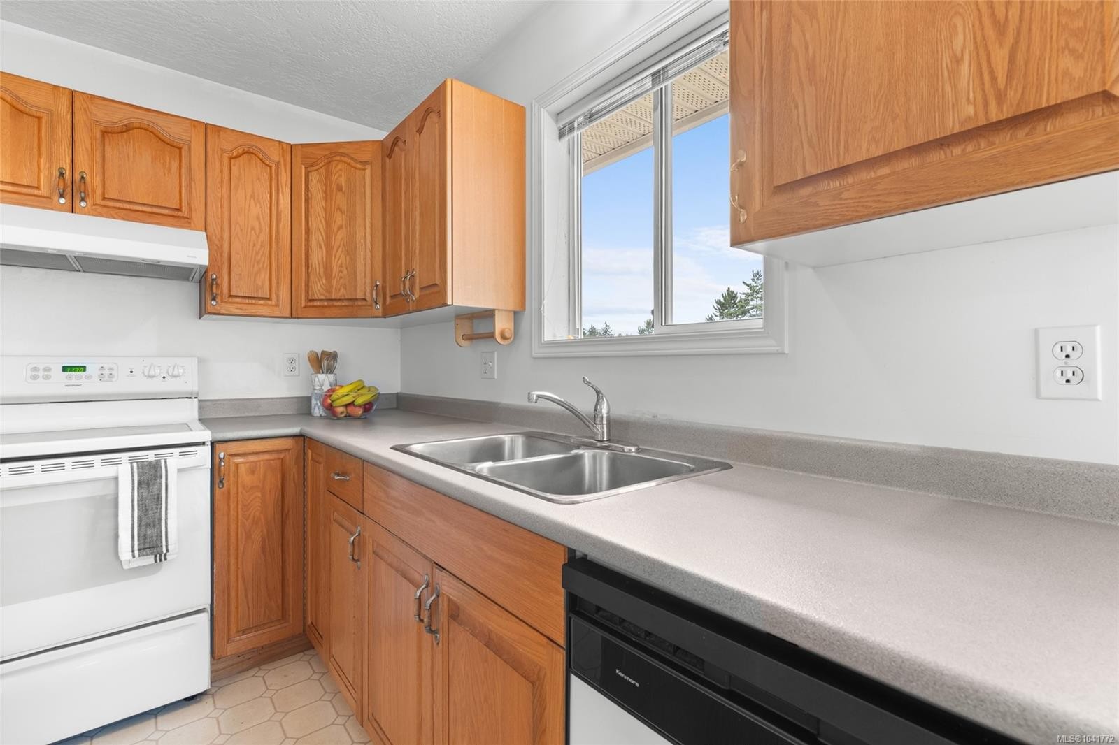 1004 Adeline Pl, Saanich, BC