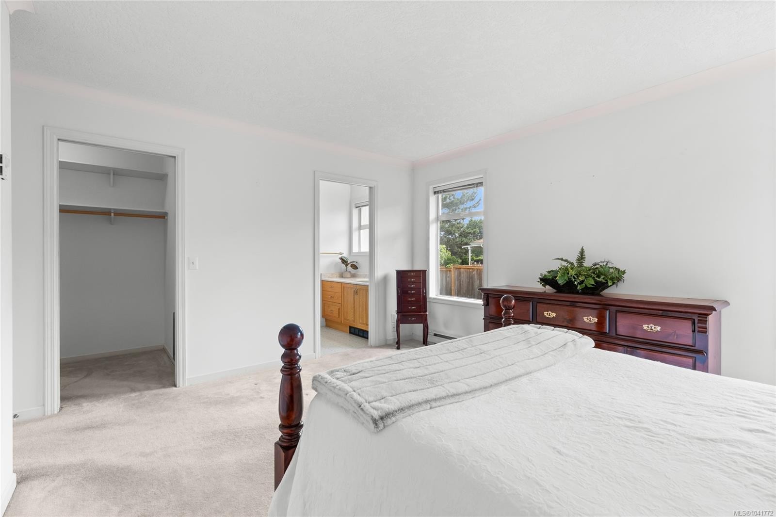 1004 Adeline Pl, Saanich, BC
