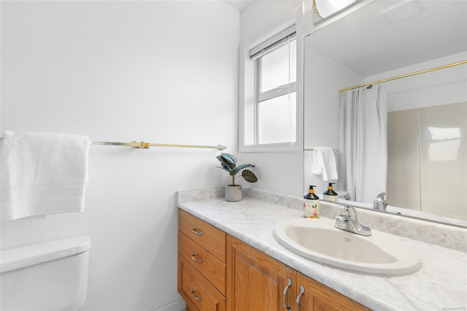 1004 Adeline Pl, Saanich, BC