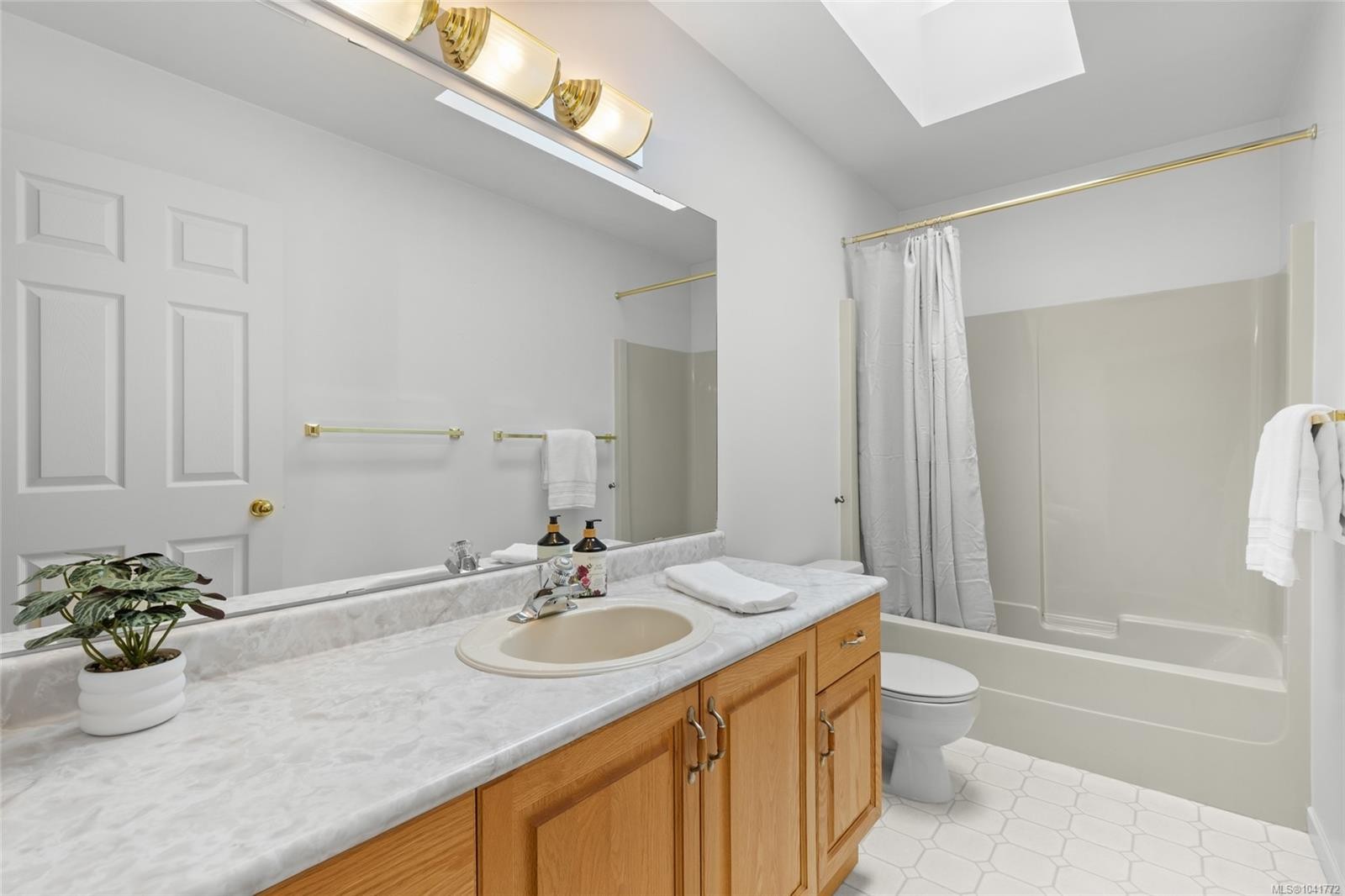 1004 Adeline Pl, Saanich, BC