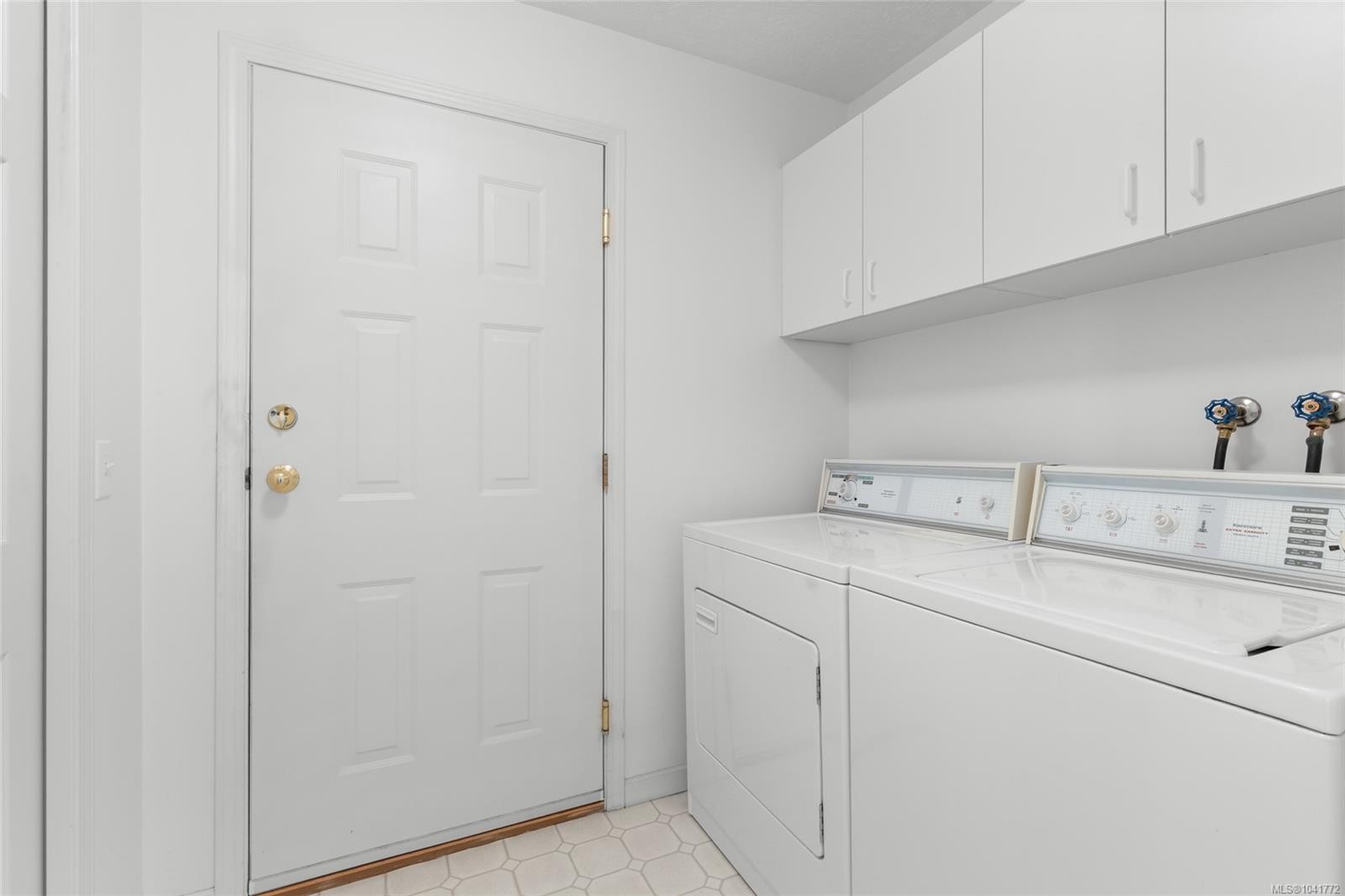 1004 Adeline Pl, Saanich, BC
