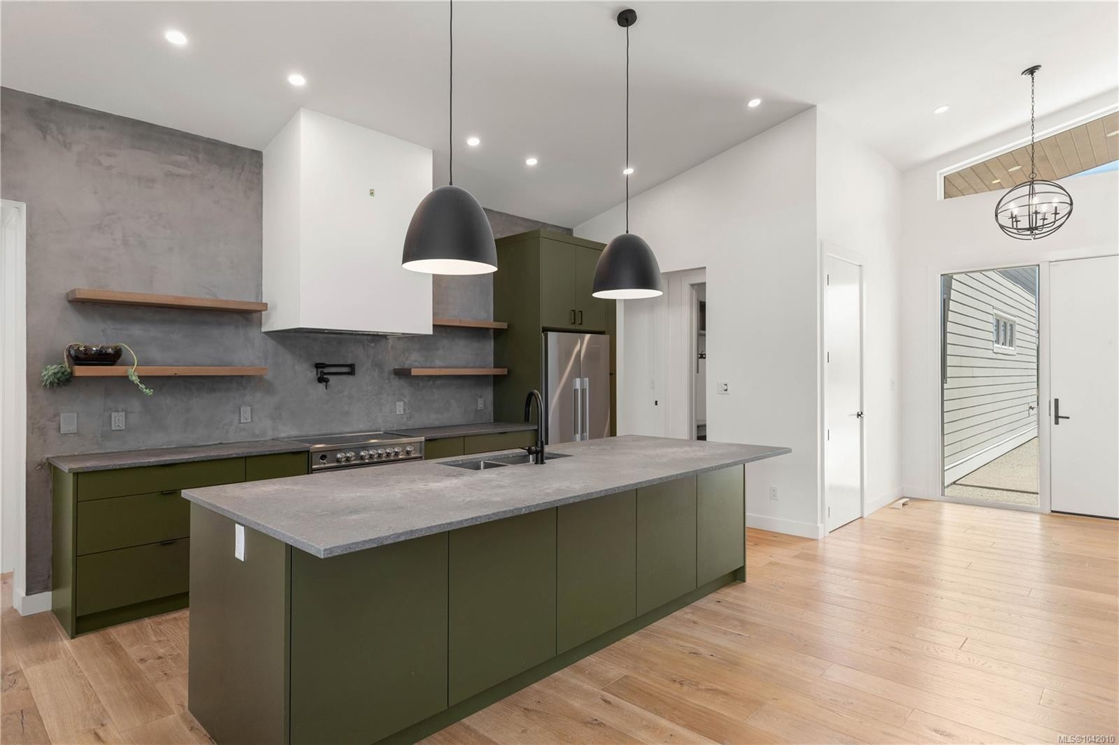846 Birch Rd, North Saanich, BC