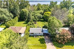 Quiet country life with services - 
