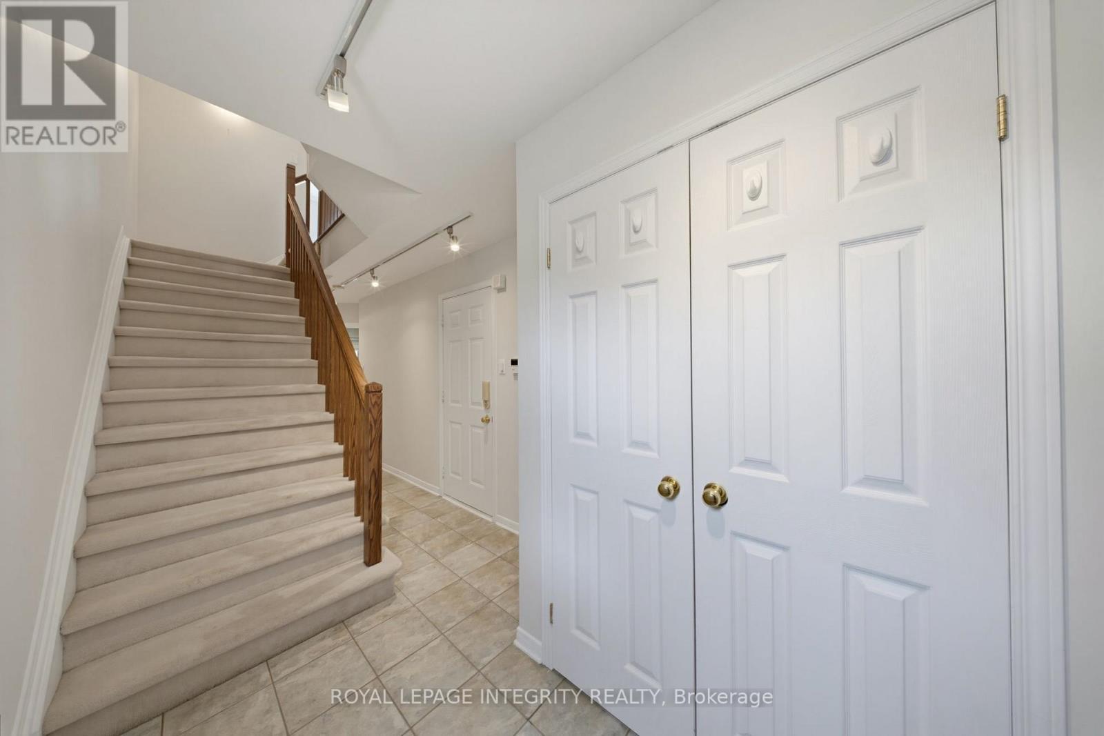 2 Panorama Private, Ottawa, ON