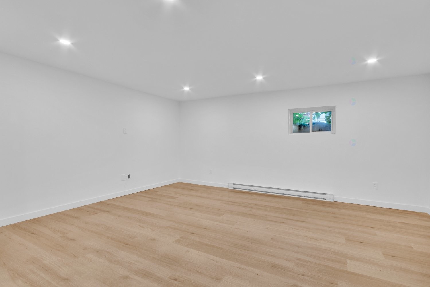 Salon - 934 Rue Principale, Prévost, QC
