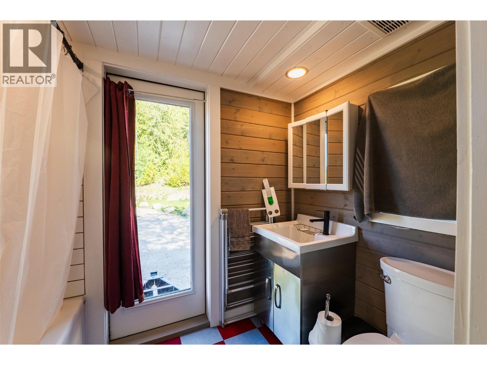 6736 3A Highway, Nelson, BC