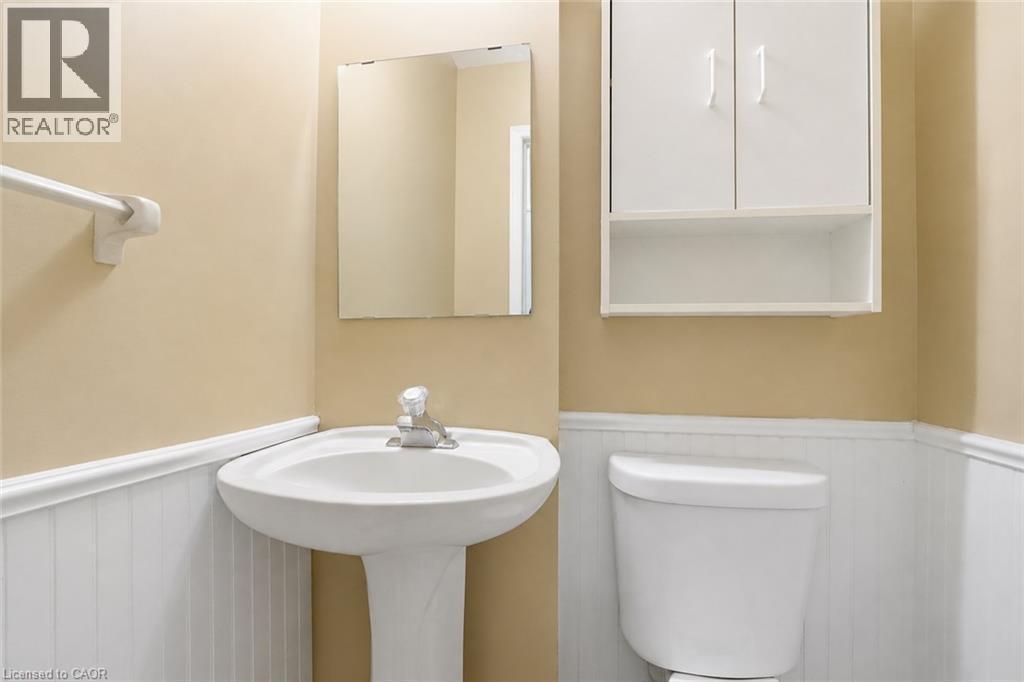 565 Rymal Road E Unit# 2, Hamilton, ON - Indoor Photo Showing Bathroom