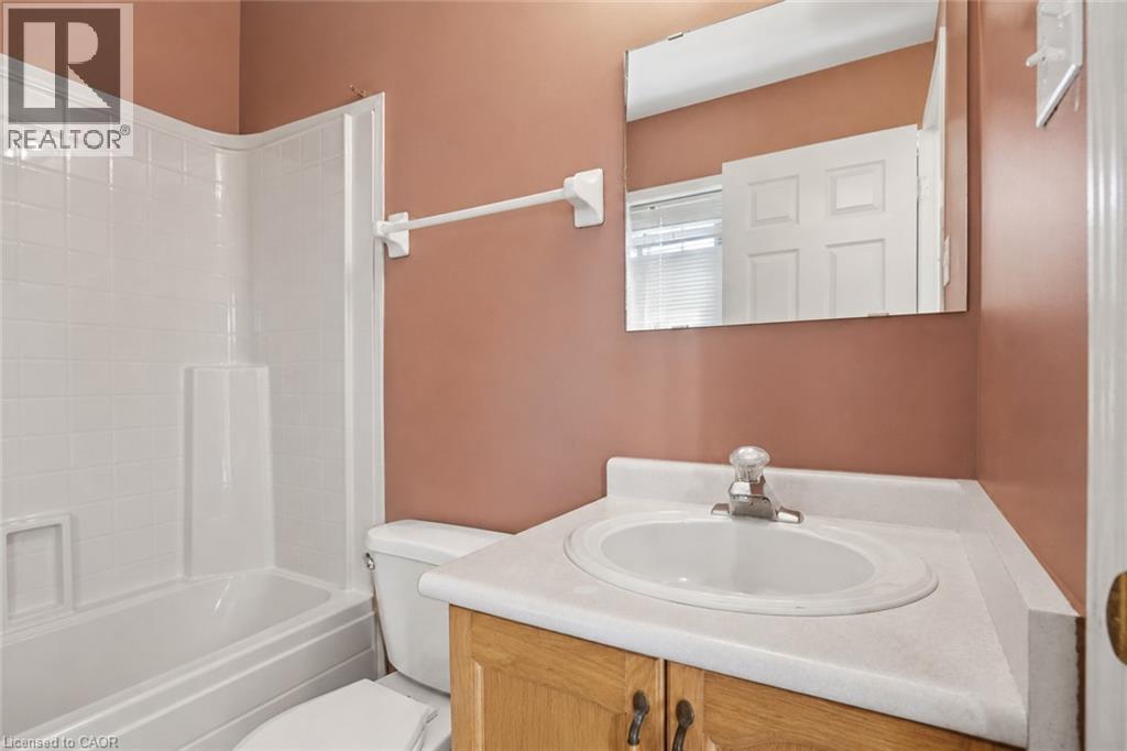 565 Rymal Road E Unit# 2, Hamilton, ON - Indoor Photo Showing Bathroom