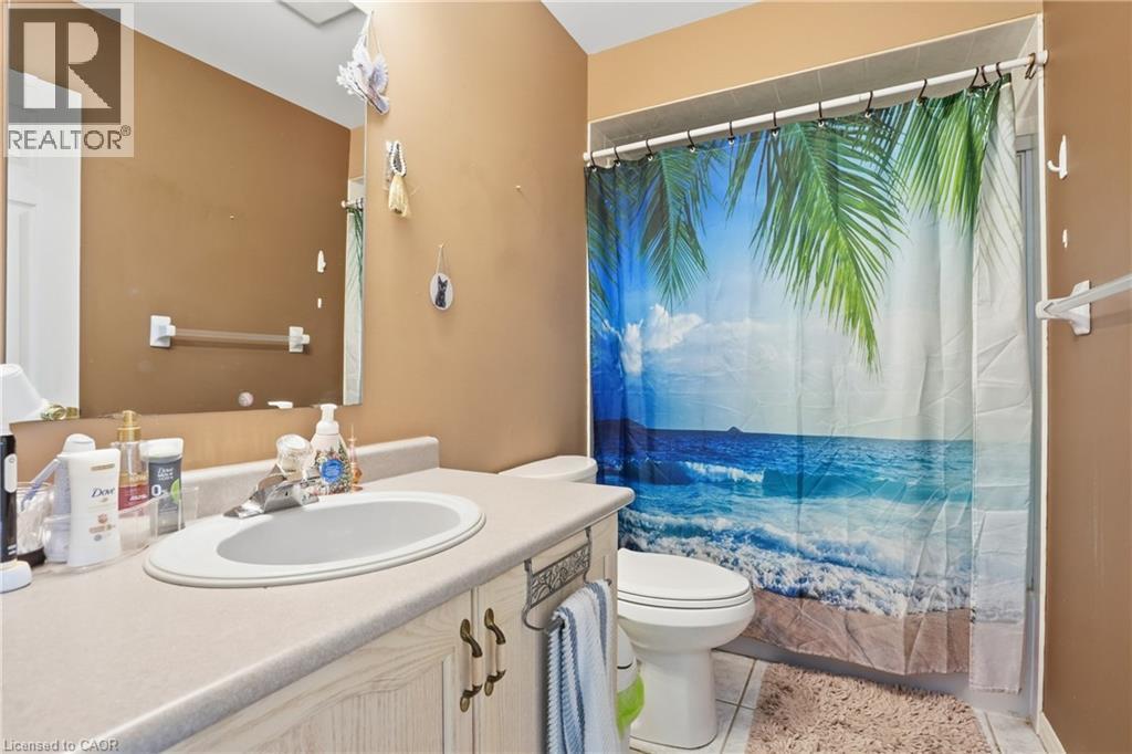 565 Rymal Road E Unit# 2, Hamilton, ON - Indoor Photo Showing Bathroom
