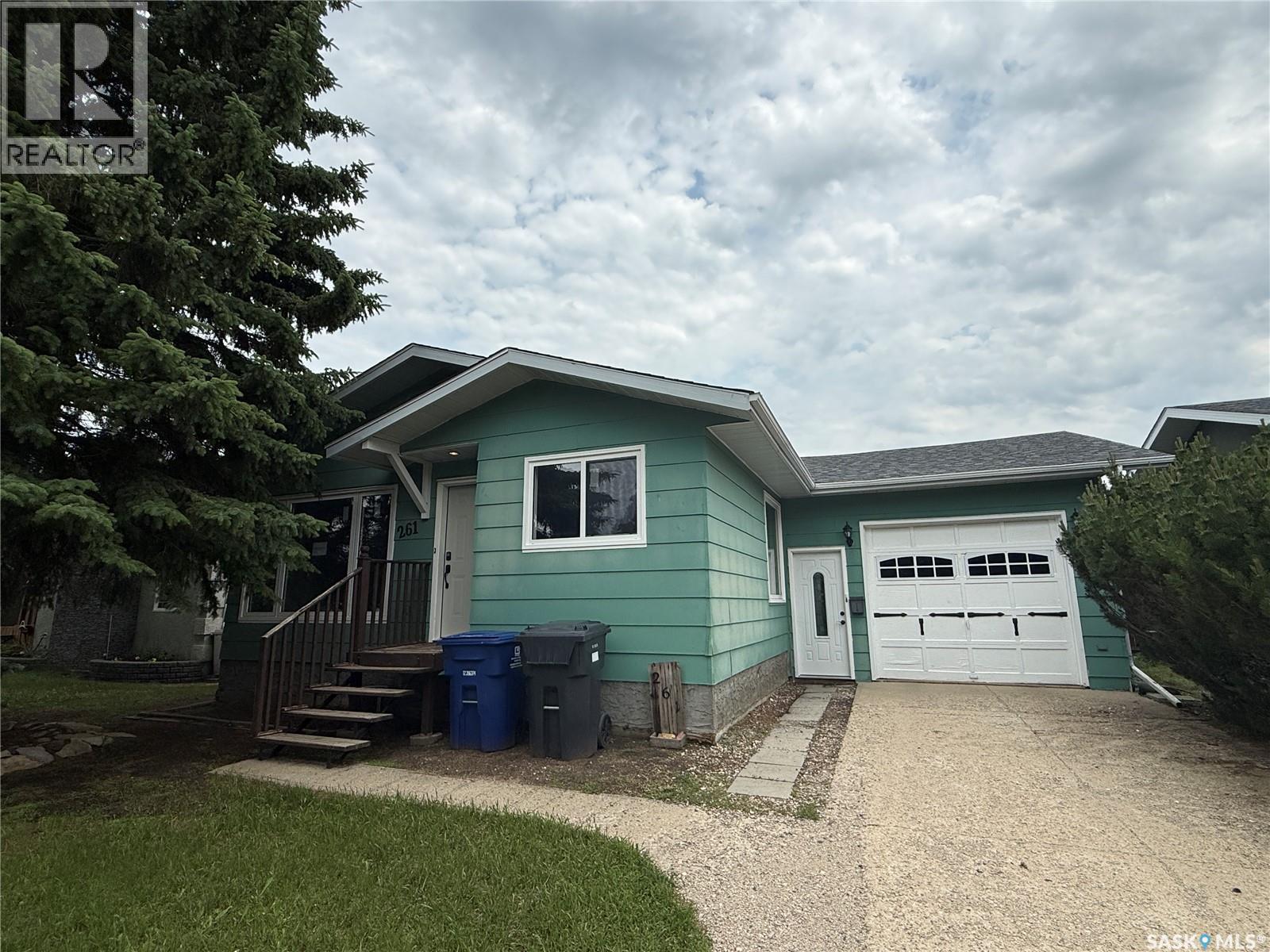 261 Bean Crescent, Weyburn, SK