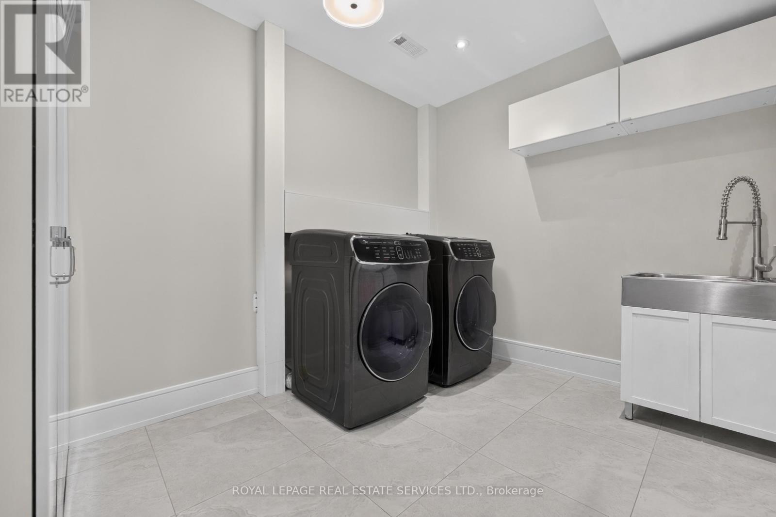 1568 Broadmoor Avenue, Mississauga, ON