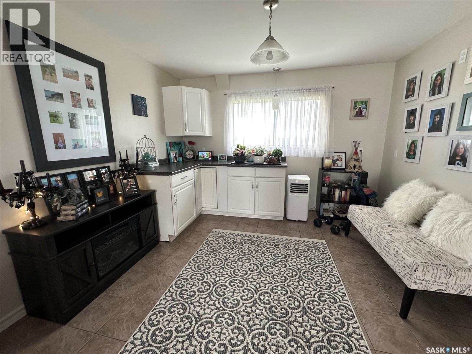 344 Young Street, Macoun, SK - Indoor