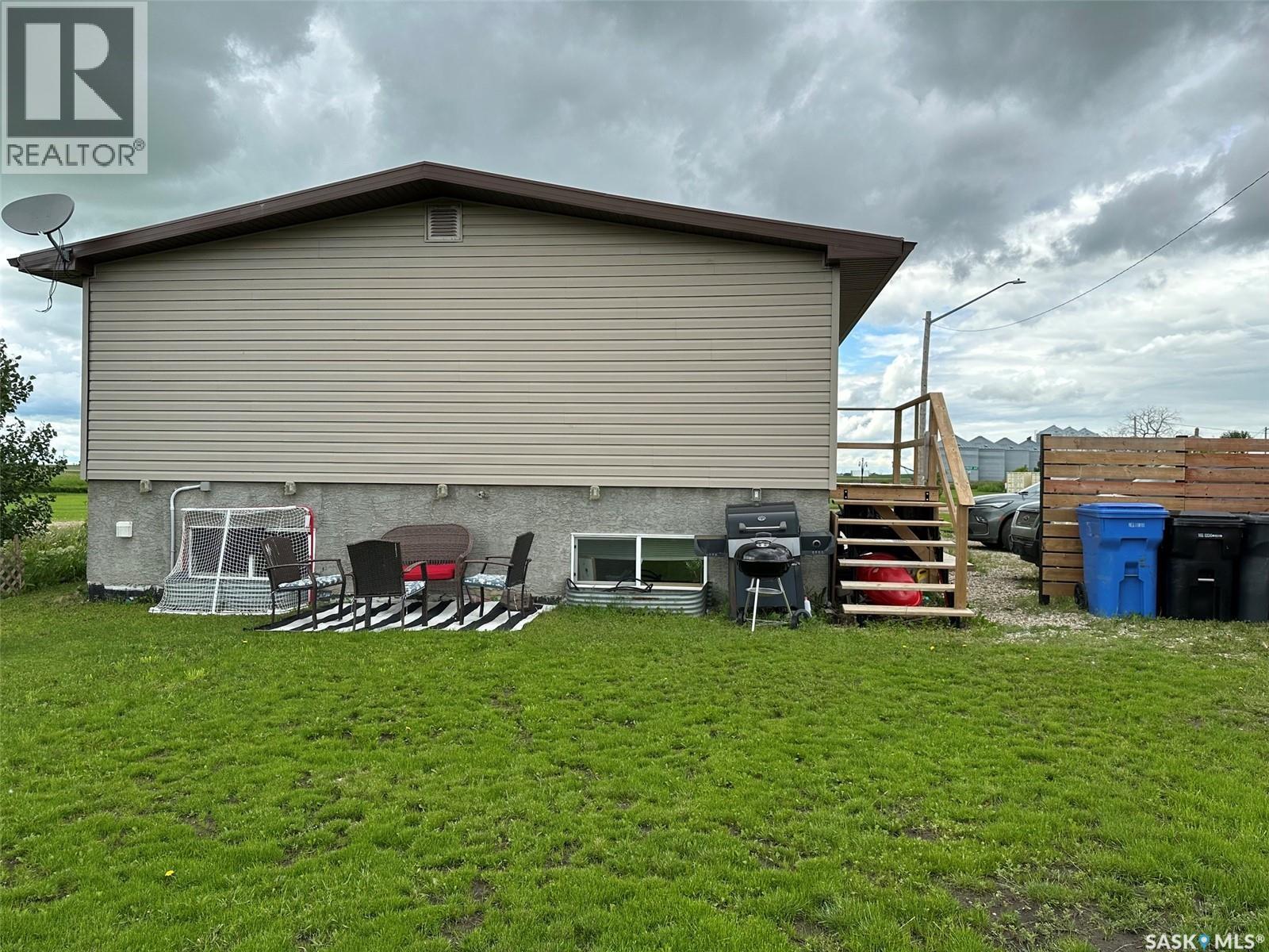 344 Young Street, Macoun, SK - Outdoor