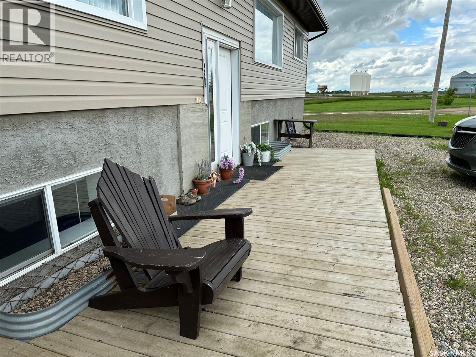 344 Young Street, Macoun, SK - Outdoor With Exterior