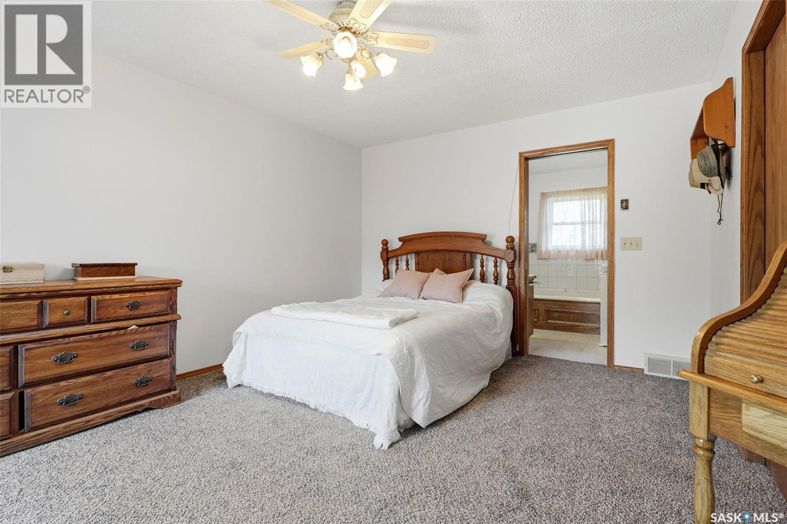 6703 Maplecrest Place, Regina, SK