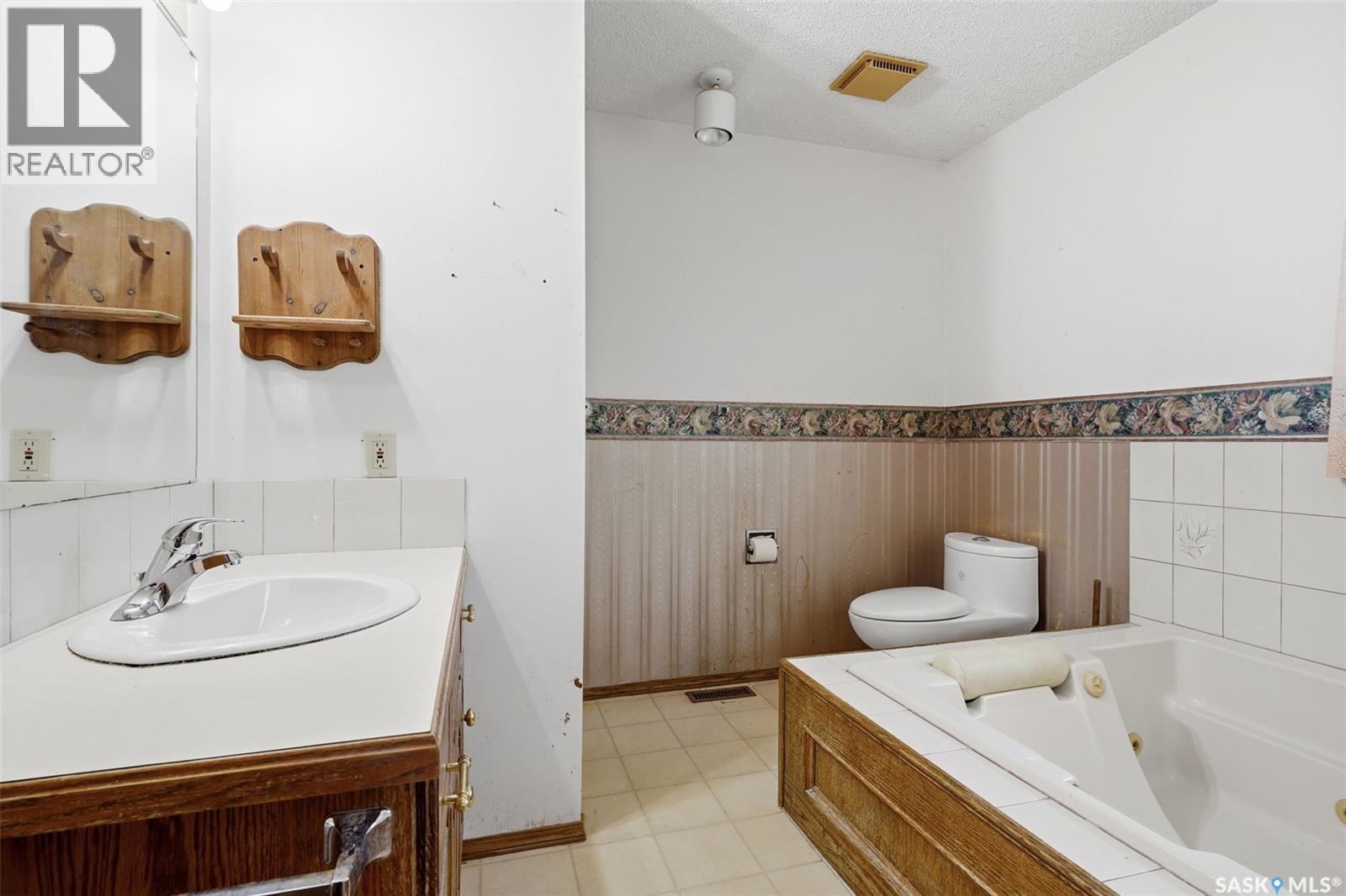 6703 Maplecrest Place, Regina, SK