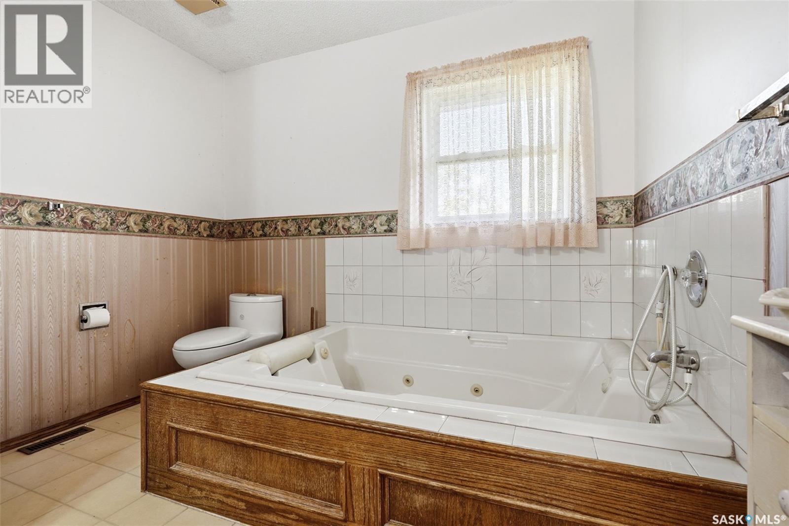 6703 Maplecrest Place, Regina, SK
