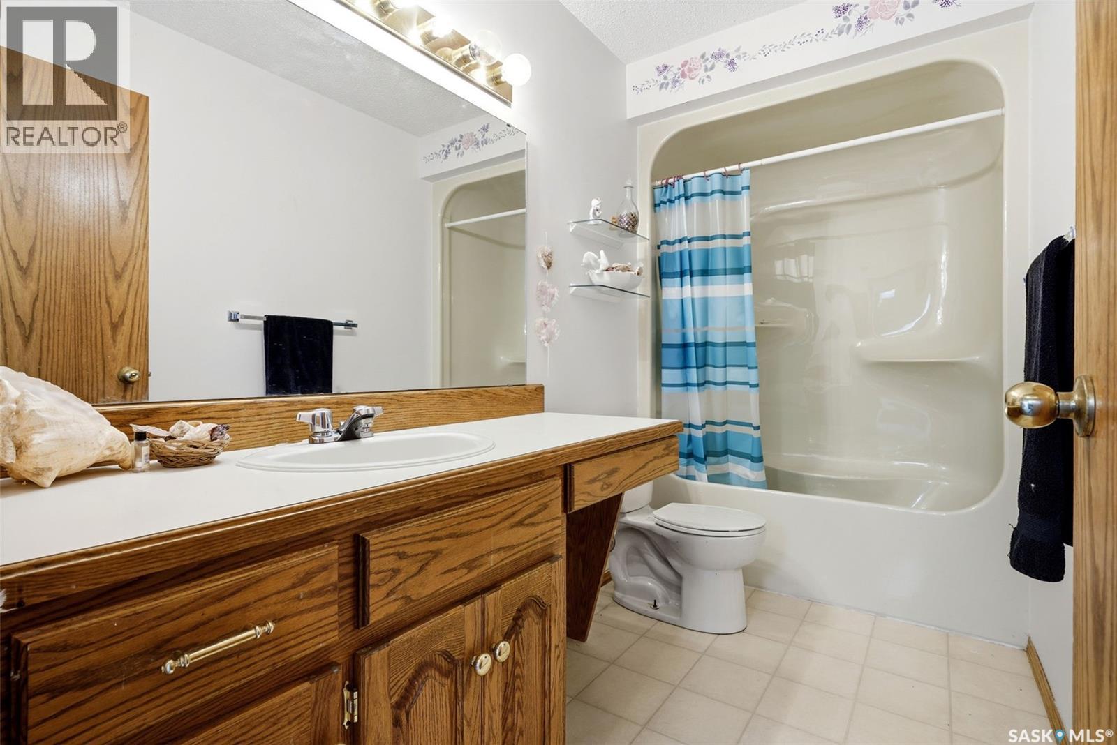6703 Maplecrest Place, Regina, SK